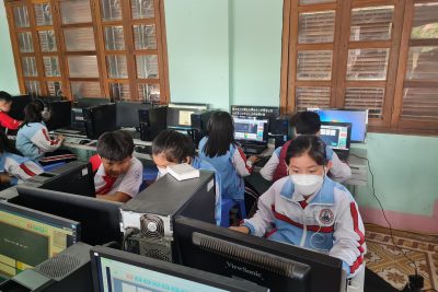 Triển khai cuộc thi OLympic Tiếng Anh trên Internet (IOE) cấp quận/huyện.