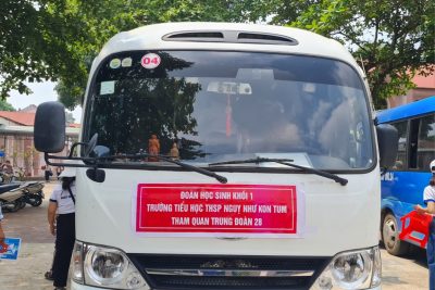 Tổ chức tham quan Trung đoàn 28 (Sư đoàn 10) cho học sinh khối 1