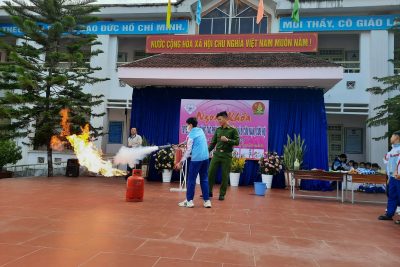 Tổ chức Ngoại khoá tuyên truyền về công tác phòng cháy, chữa cháy, cứu nạn, cứu hộ.